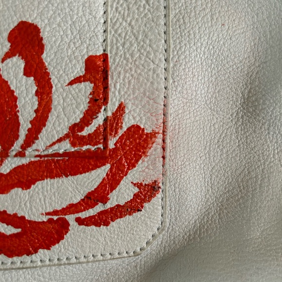 Liebeskins White with hand painted artwork on one side.. - Picture 8 of 8